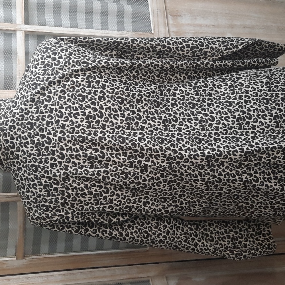 Talbots Black and White Animal Print Top Size 14p - Picture 4 of 7